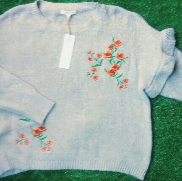 NEW Embroidered gray sweater ruffle top size L - Picture 2 of 8